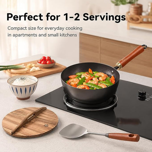 WANGYUANJI 8.7-Inch Carbon Steel Mini Wok, Flat Bottom Small Stir Fry Pan for 1–2 Servings, Uncoated Textured Wok for Gas, Electric, Ceramic & Induction Stoves, with Lid & Spatula