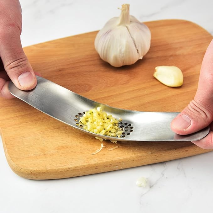 Garlic Press 430 Stainless Steel Garlic Rocker Mincer Bonus Food Grade with Silicone Peeler Garlic (Black)