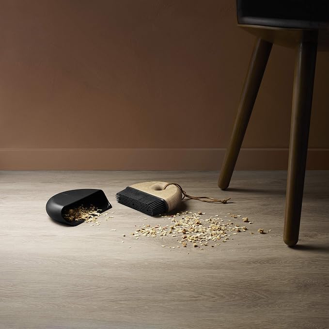 Eva Solo | Sweep Dustpan and Brush Set | Dustpan with Oak Handle | Easy Sweep up Dirt | Nordic Design Dust Pan