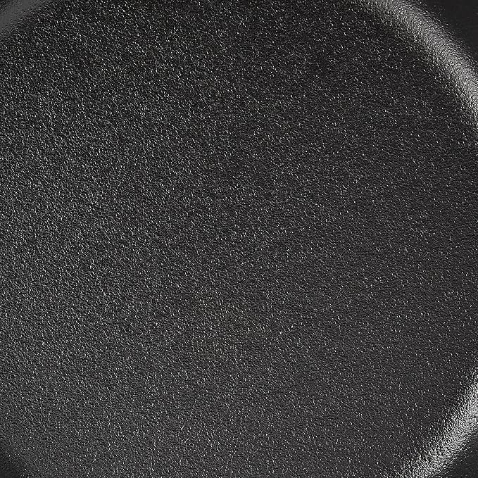 Lodge Wildlife Series - 6.5" Cast Iron Skillet with Wolf Scene