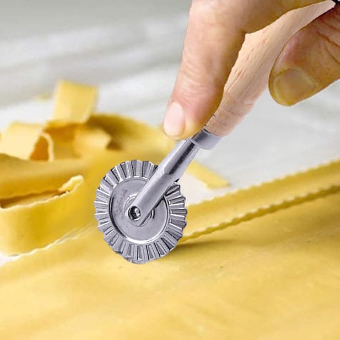 Fluted Pastry Cutter Wheel with Wooden Handle,Food-Grade Zinc Alloy Ravioli Dough Cutter, Ergonomic Roller Cutter for Pizza, Dumpling, Pasta, Pie Crust Home Baking