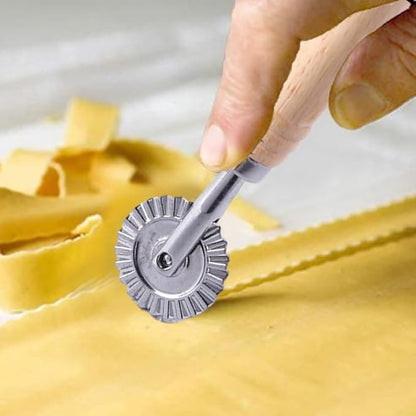 Fluted Pastry Cutter Wheel with Wooden Handle,Food-Grade Zinc Alloy Ravioli Dough Cutter, Ergonomic Roller Cutter for Pizza, Dumpling, Pasta, Pie Crust Home Baking