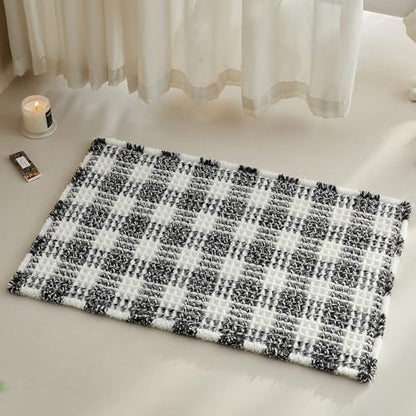 TYUU Waffle Bath Mat, Checkered Bathroom Rugs Non Slip, 30x20 Black & White