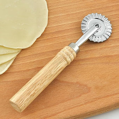 Fluted Pastry Cutter Wheel with Wooden Handle,Food-Grade Zinc Alloy Ravioli Dough Cutter, Ergonomic Roller Cutter for Pizza, Dumpling, Pasta, Pie Crust Home Baking