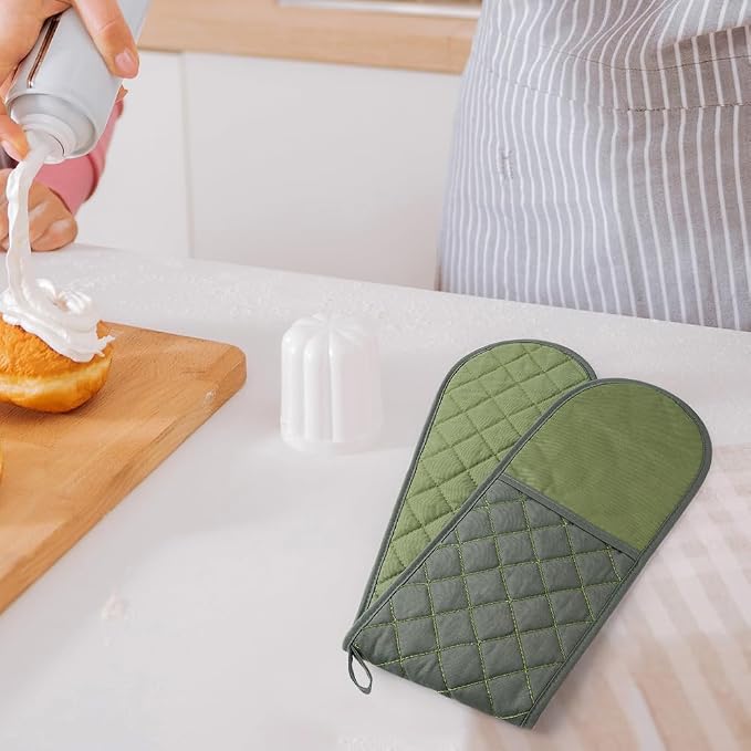 AUAUY Green Double Oven Mitts, 250°C/482°F Heat Resistant BBQ Mittens with Ropes, Silicone Non-Slip Design Kitchen Mittens, Cooking Glove Kitchen Accessories for Cooking Baking Grilling