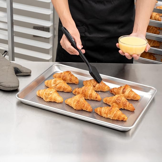 Restaurantware Met Lux 18 x 13 x 1 Inch Baking Sheet Pan 1 Perforated High Temp Baking Sheet - Half-Size Freezable Silver Aluminum Potato Chip Baking Tray Dishwasher-Friendly