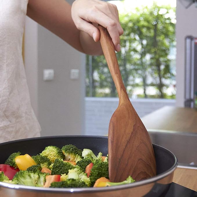 FAAY 13.5” Left-Hand Stir Fry Spatula – True Left-Hand Angled Teak Wooden Turner for Wok & Nonstick Pans, Natural Coconut Oil Finish, Handcrafted Wood Tool for Stirring & Flipping