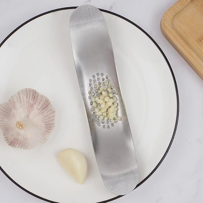 Garlic Press 430 Stainless Steel Garlic Rocker Mincer Bonus Food Grade with Silicone Peeler Garlic (Black)
