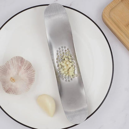 Garlic Press 430 Stainless Steel Garlic Rocker Mincer Bonus Food Grade with Silicone Peeler Garlic (Black)