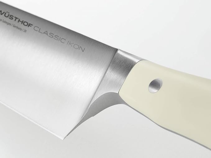Wüsthof Santoku, Classic Ikon Crème (1040431314), 14 cm Klinge mit Kullenschliff, asiatisches Küchenmesser, geschmiedetes Design-Messer, weißer Griff