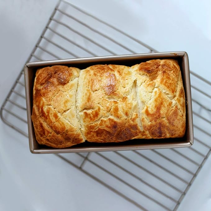 CHEFMADE Pullman Loaf Pan with Lid, 1Lb Dough Capacity Non-Stick Rectangle Corrugated Bread Pan Bakeware, Toast Mold with Cover for Oven Baking Cakes, Breads and Meatloaf (Champagne Gold)