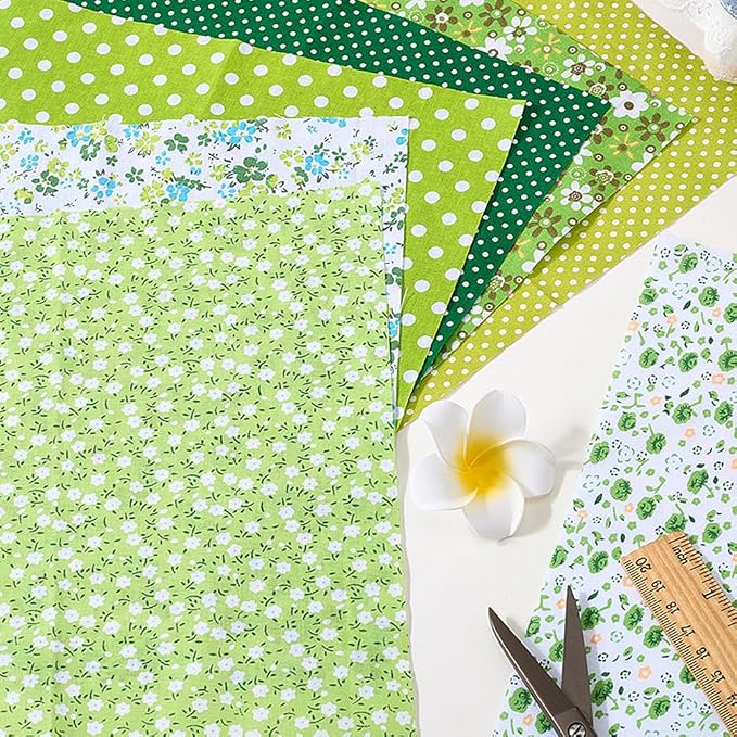 7Pcs Green Patchwork Squares Fabric Flower Polka Dot Print Soft Cotton Square Fabrics Floral Printed Vintage Cloth Bundle for Sewing Making Clothing Dress Decor Scrapbooking Diy Craft Supply