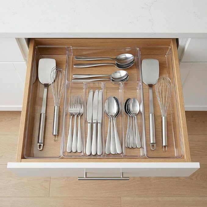 Expandable Silverware Organizer for Drawer, Clear Acrylic Utensil Organizer with Adjustable Compartments, Large Kitchen Drawer Organizer Tray for Cutlery, Flatware & Utensils Storage