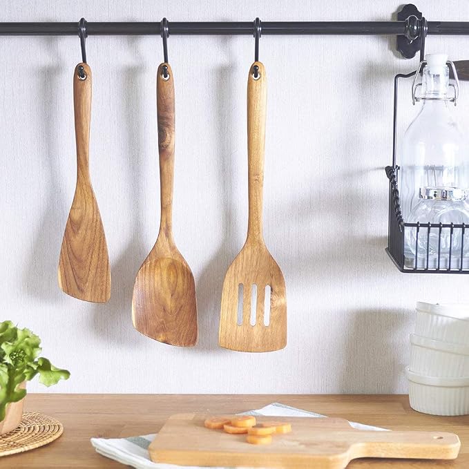 FAAY 13.5” Left-Hand Stir Fry Spatula – True Left-Hand Angled Teak Wooden Turner for Wok & Nonstick Pans, Natural Coconut Oil Finish, Handcrafted Wood Tool for Stirring & Flipping