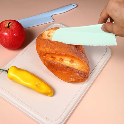 4 Pack Lettuce Knife 11/8.5" Plastic Cake Knifes to Prevent Browning Serrated Kitchen Cutter for Cutting Fruits, Cakes and Bread Dishwashable Safe for Kids Nylon Cutters for Nonstick Pans(Blue& Green)