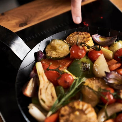ZWILLING Forged 9.5-Inch Carbon Steel Frying Pan, PFAS-Free Pre-Seasoned Frying Pan, Induction Compatible Skillet, Oven Safe Carbon Steel Cookware