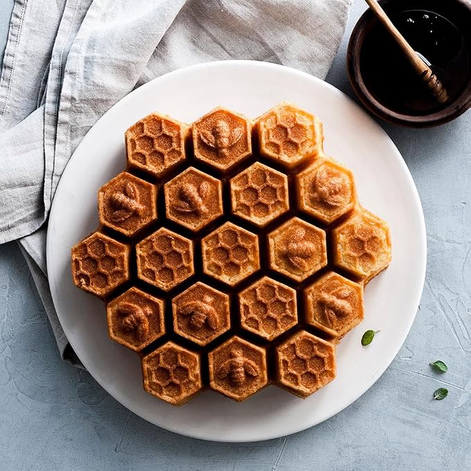 Nordic Ware Honeycomb Pull-Apart Pan, 10 Cup, Toffee