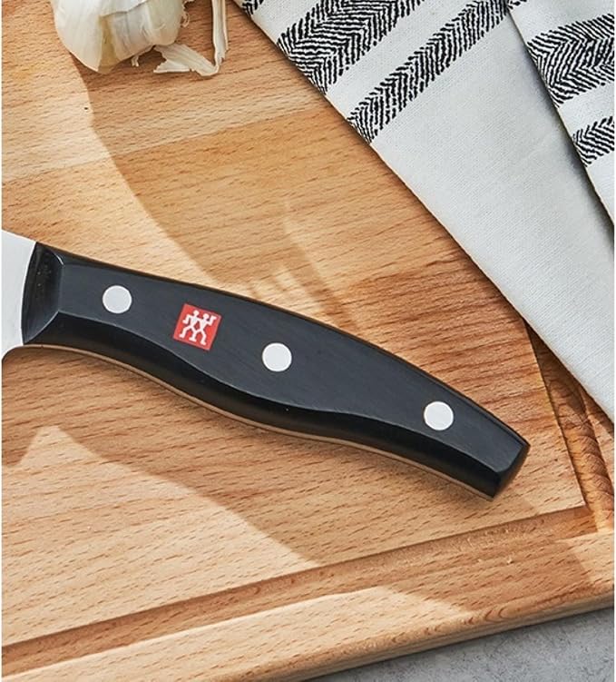 ZWILLING Twin Signature Steak Knife Set of Four, Razor-Sharp, Made in Company-Owned German Factory with Special Formula Steel perfected for almost 300 Years, Dishwasher Safe