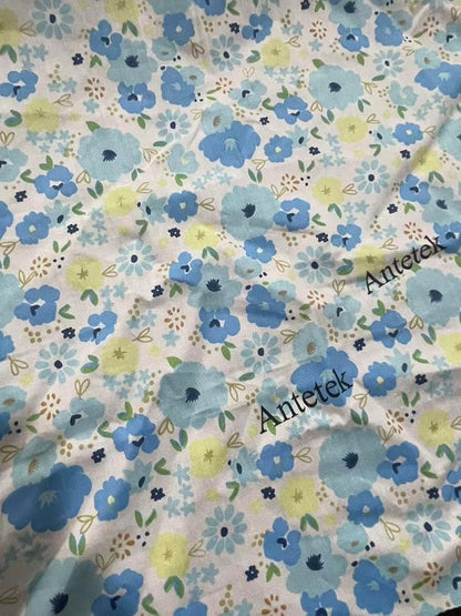 Light Weight Natural Cotton Fabric by the Yard DIY Making Supplies Quilting Patchwork Fabric Fat Quarter Bundles DIY for Quilting Cotton Patchwork Cushions (Big Blue Flowers, 1 Yard)