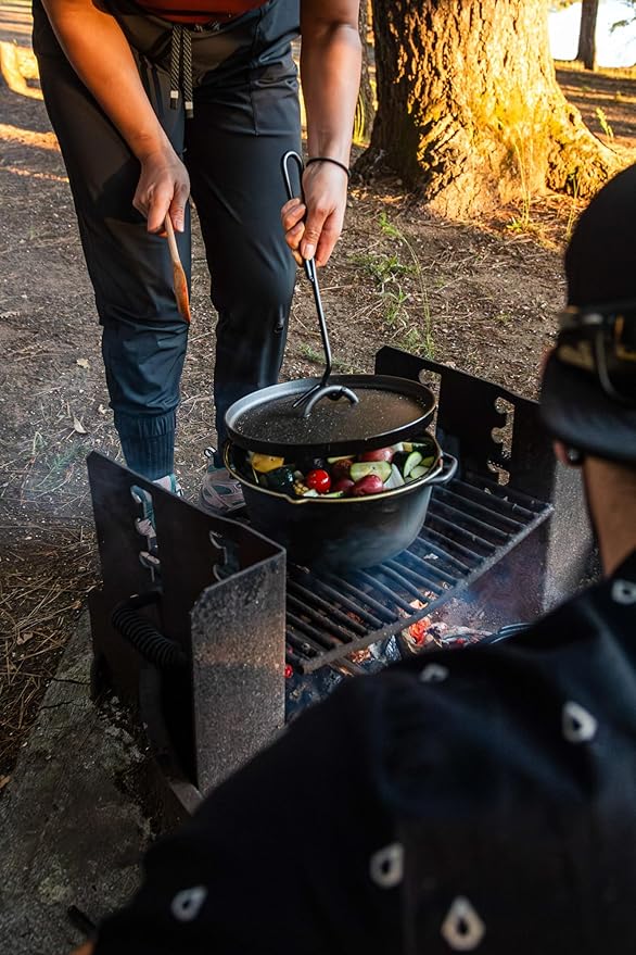 GSI Outdoors Guidecast 7qt Dutch Oven | Cast Iron Dutch Oven for Camping, Cabin and Home Kitchen