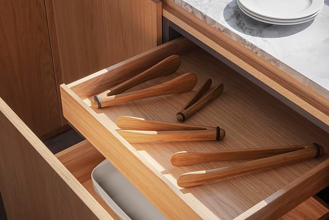 EVA SOLO | Nordic Kitchen Salad Tongs | Practical and Stylish Serving Tongs Made of Bamboo and Silicone Ring | Easy Storage | Bamboo