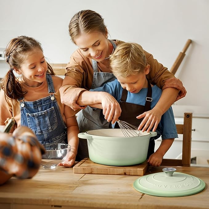 Overmont Enameled Cast Iron Dutch Oven - 7QT Pot with Lid Cookbook & Cotton Potholders - Heavy-Duty Cookware for Braising, Stews, Roasting, Bread Baking Verdant