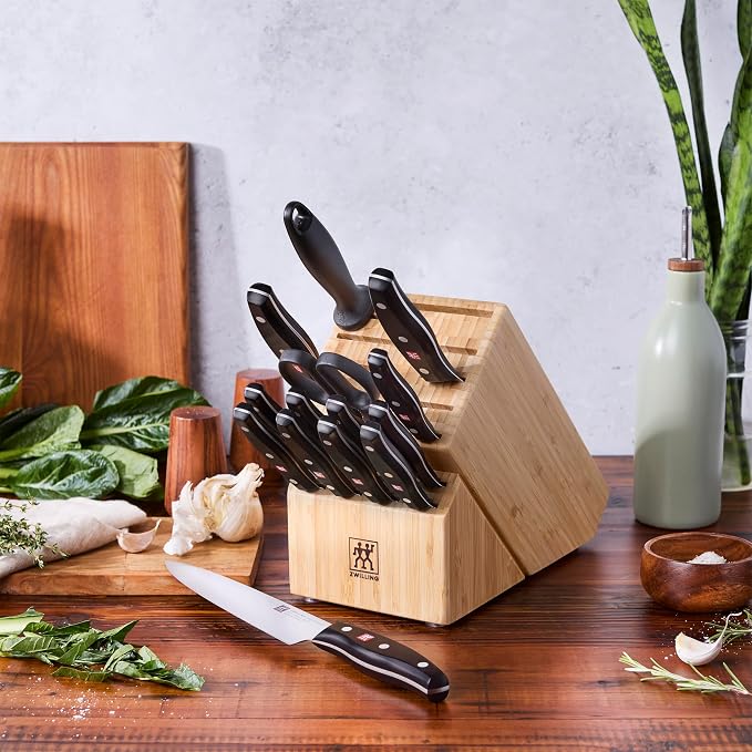 ZWILLING Twin Signature 15-Piece Razor-Sharp German Knife Block Set, Made in Company-Owned German Factory with Special Formula Steel perfected for almost 300 Years, Dishwasher Safe