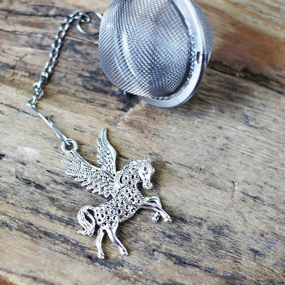 Pegasus tea infuser for loose leaf tea, Tea Maker with fantasy creature charm, Tea Steeper fantasy animals Herbal tea lover gift