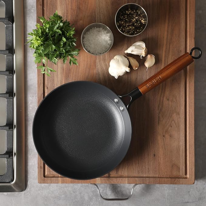 Babish 9.5 Inch Cast Iron Skillet with Wooden Handle, Pre-Seasoned Nonstick Pan with Honeycomb Textured Cooking Surface, Induction Oven Safe Skillet for Searing, Frying Eggs, Steak and Stir Fry