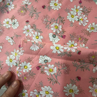 7Pcs 9.8" x 9.8"(25 * 25CM) Cotton Fabric DIY Making Supplies Quilting Patchwork Fabric Fat Quarter Bundles DIY for Quilting Cotton Patchwork Cushions (Small Flowers Mix, 9.8" x 9.8")