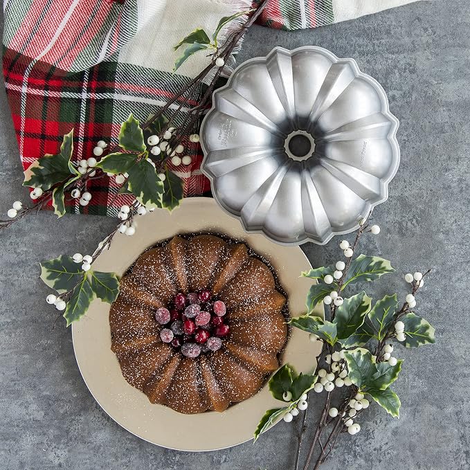 Nordic Ware Original Bundt, 12-Cup, Silver
