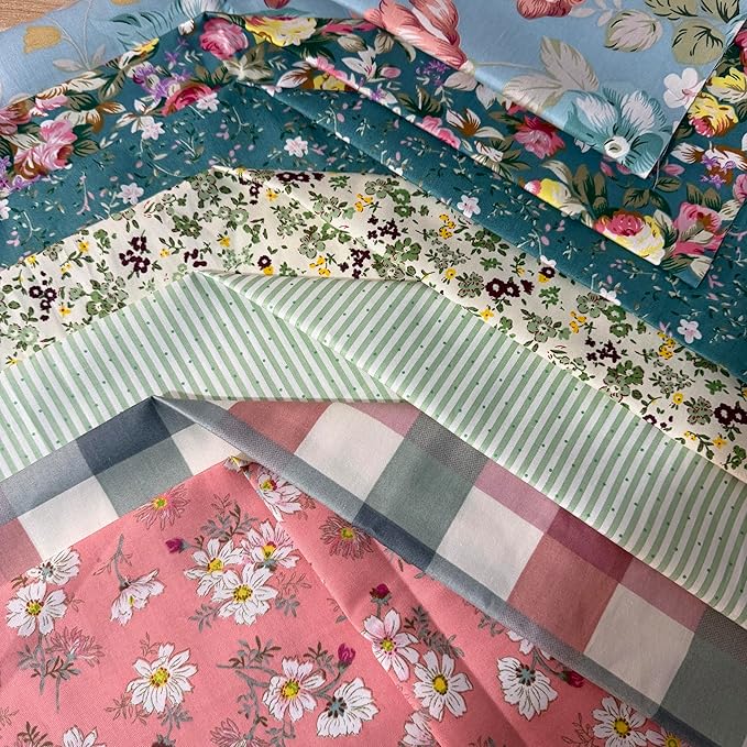 7Pcs Cotton Fabric DIY Making Supplies Quilting Patchwork Fabric Fat Quarter Bundles DIY for Quilting Cotton Patchwork Cushions (Small Flowers Mix, 9.8 x 9.8 inches)